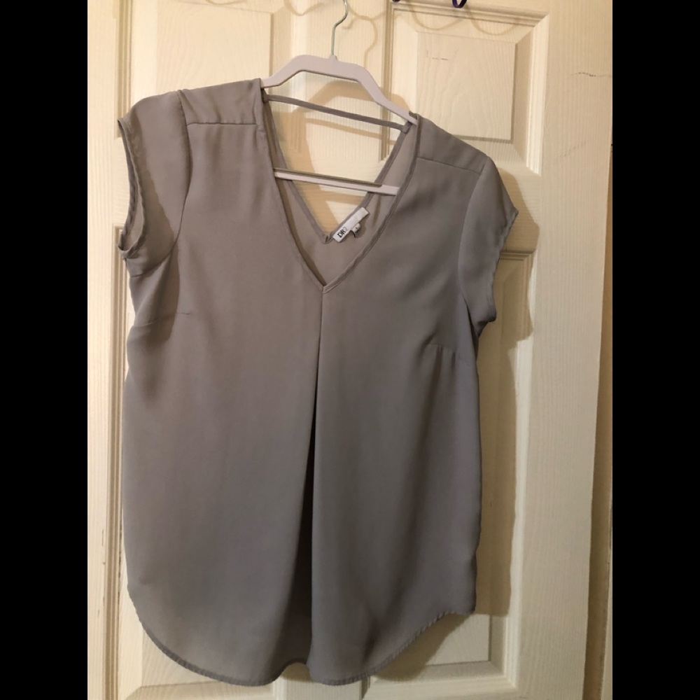 Small DR2 ladies gray sleeveless blouse